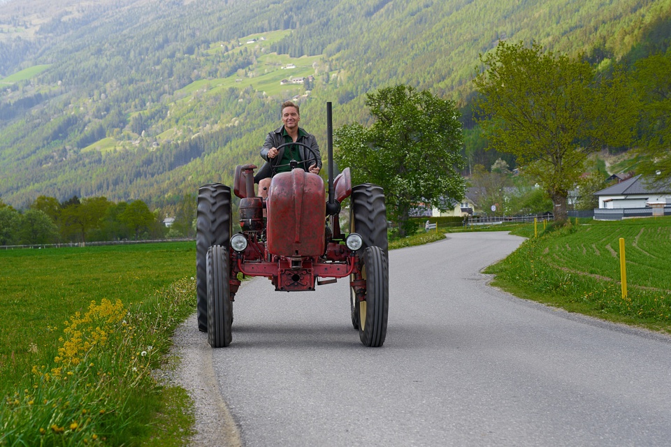 Auf dem Traktor © ORF
